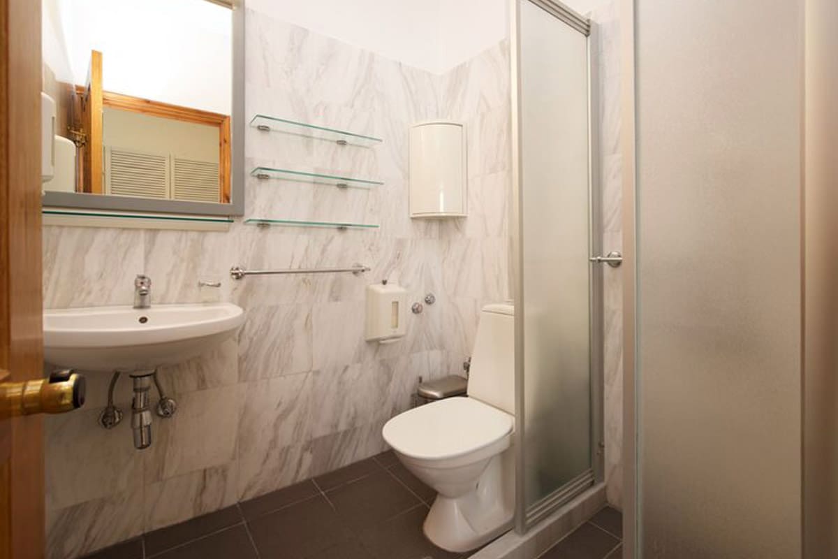 porto-fiscardo-room-3-bathroom