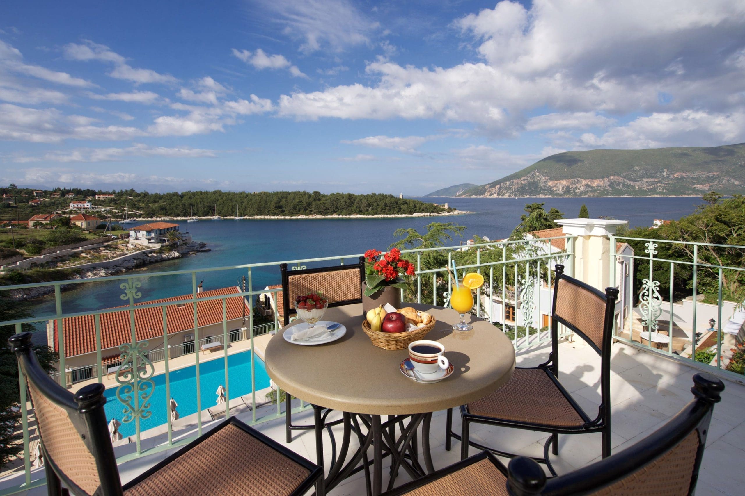 porto-fiscardo-room-4-balcony