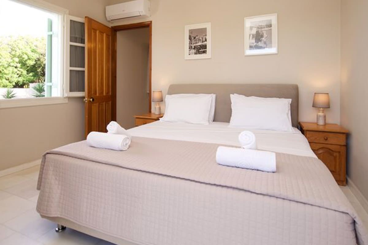 porto-fiscardo-room-4-bedroom