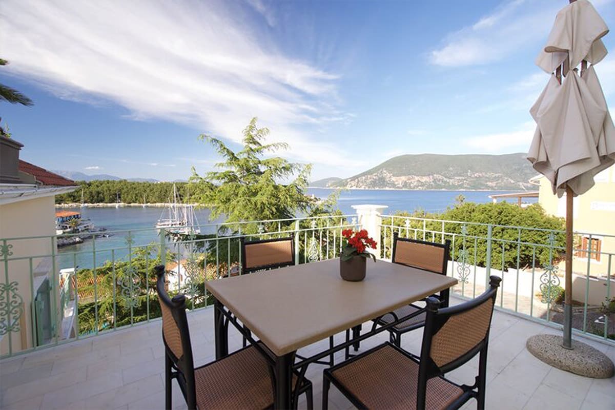 porto-fiscardo-room-8-balcony