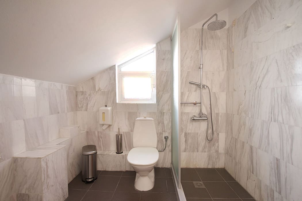 porto-fiscardo-room-9-bathroom-1