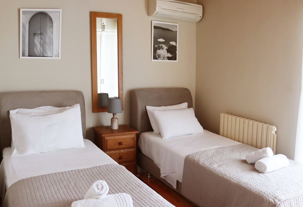 Porto-Fiscardo-Zavalata-Apartments-Angelos-Suite-Bedroom-2