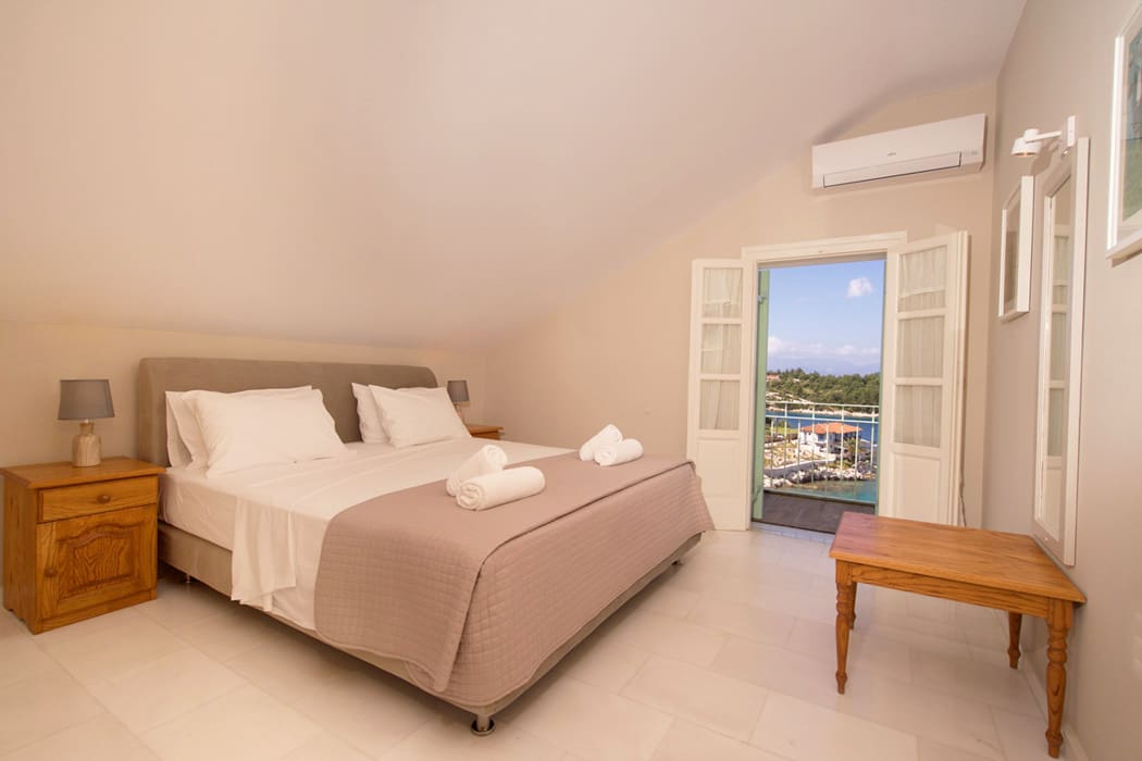 porto-fiscardo-room-10-bedroom-3