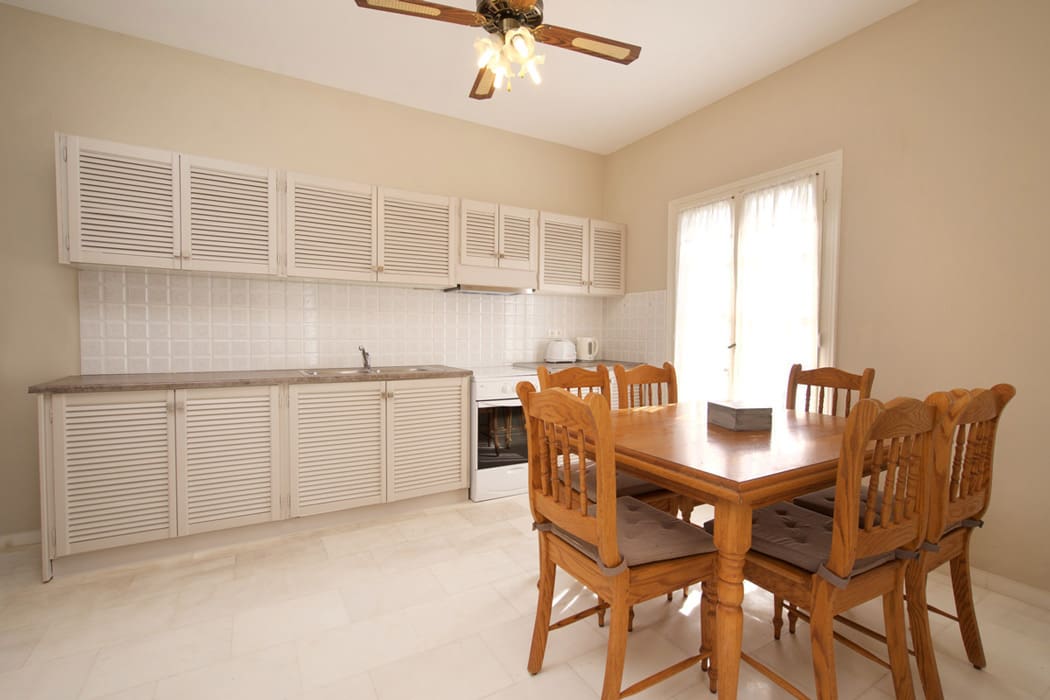 porto-fiscardo-room-10-kitchen