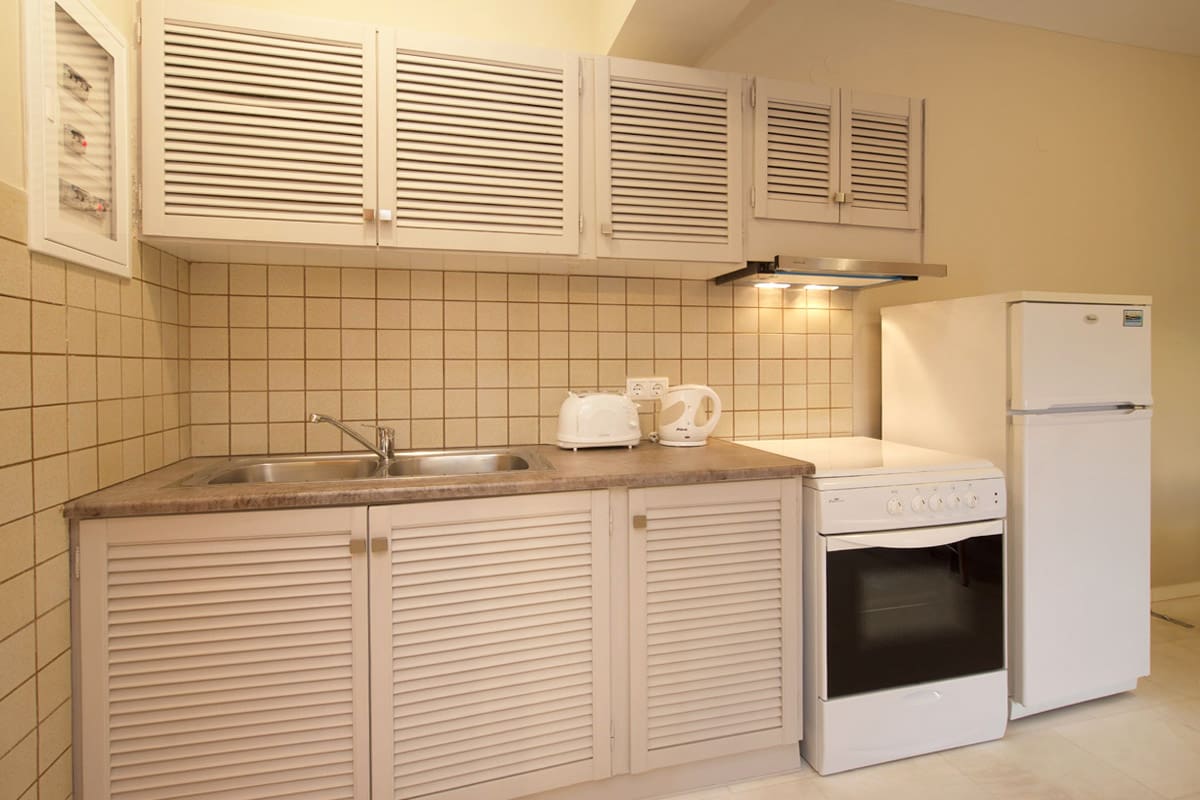 porto-fiscardo-room-6-kitchen