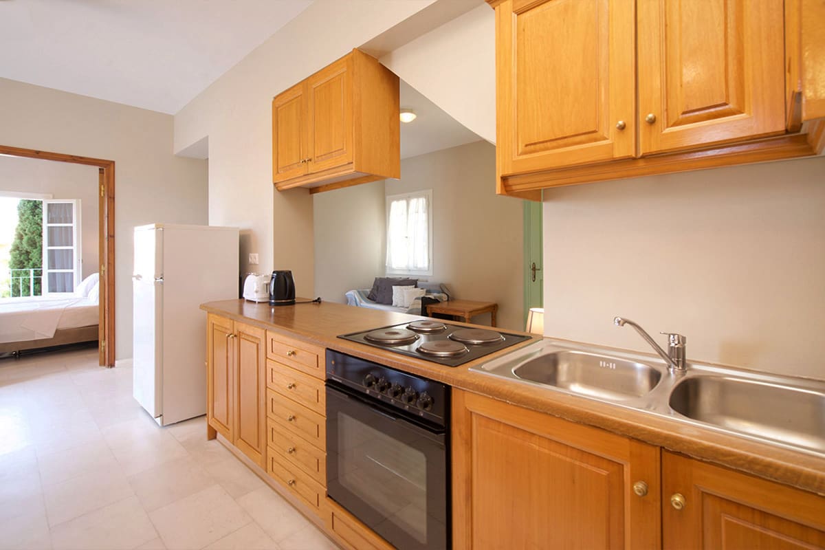 porto-fiscardo-room-8-kitchen